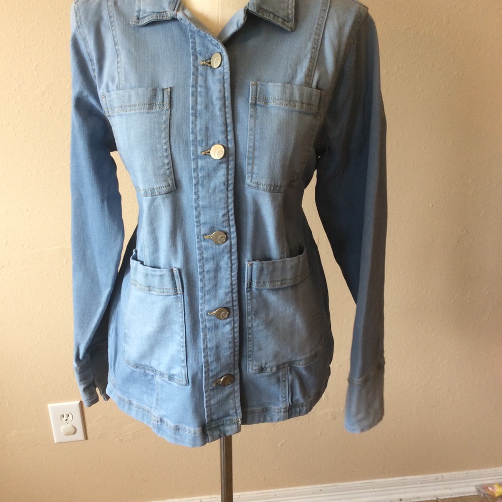 Cato v Light Wash Denim Jacket Size L, NWT - Picture 11 of 15